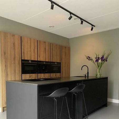 Sina monofazata pentru spoturi LED, montaj orizontal sau vertical, lungime 1.5 m, negru