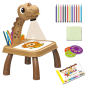 Masuta cu proiector dinozaur, 12 carioci colorate, 3 diapozitive, 24 sabloane, caiet, inaltime 37 cm Masuta cu proiector dinozaur, 12 carioci colorate, 3 diapozitive, 24 sabloane, caiet, inaltime 37 cm