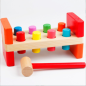 Joc lemn, banc de lucru cu ciocanel, 8 cuie, multicolor Joc lemn, banc de lucru cu ciocanel, 8 cuie, multicolor