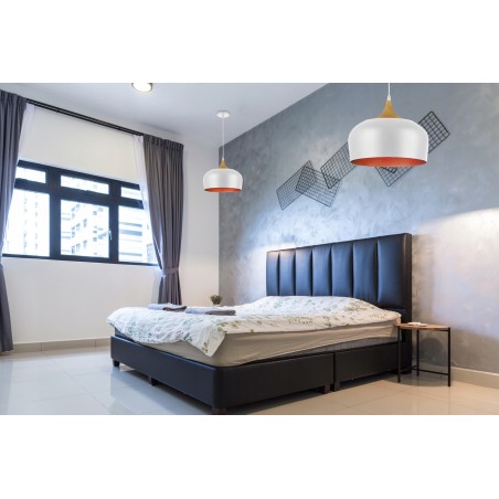 Lustra suspendata moderna, LED 60W, soclu E27, diametru abajur 30 cm, alb, auriu, lemn