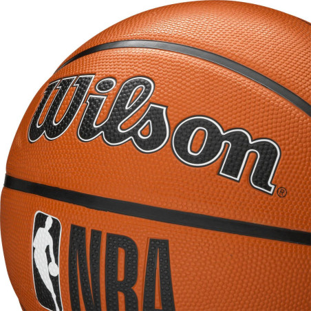 Minge de baschet WILSON NBA DRV PLUS R7, pentru antrenament, cauciuc, 24 cm, utilizare in exterior