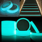 Banda fosforescenta autoadeziva, lumineaza aqua, rola 12 m lungime x 2 cm latime Banda fosforescenta autoadeziva, lumineaza aqua, rola 12 m lungime x 2 cm latime