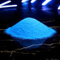Pigment fosforescent albastru care lumineaza albastru