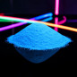 Pigment fosforescent albastru care lumineaza albastru