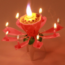 Lumanare muzicala Happy Birthday, forma floare cu 8 lumanari