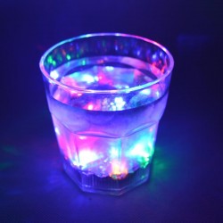 Pahar luminos LED RGB multicolor, 150 ml, din acril, 9x8 cm