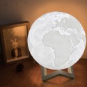 Lampa LED model Glob Pamantesc 3D lumina RGBW cu suport din lemn, Resigilata