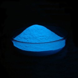 Pigment fosforescent albastru care lumineaza albastru