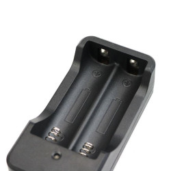 Incarcator dublu cu 2 acumulatori Li-ion 18650 inclusi, indicator LED, oprire automata
