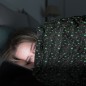 Patura fosforescenta 150x200 cm, stelute glow in the dark, moale si confortabila Patura fosforescenta 150x200 cm, stelute glow in the dark, moale si confortabila