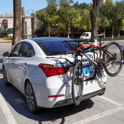 Suport auto pentru 3 biciclete, dedicat SUV, hatchback, pliabil
