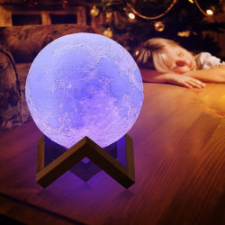 Lampa de veghe luna 3D 20 cm, 16 culori, telecomanda, suport lemn, reincarcabila USB