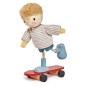 Figurina Edward si Skateboard-ul, membre ajustabile, lemn, 3 ani+