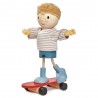 Figurina Edward si Skateboard-ul, membre ajustabile, lemn, 3 ani+