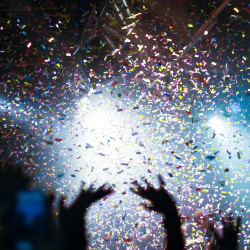Confetti multicolor pentru party si evenimente