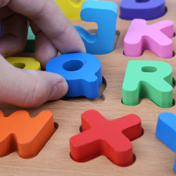 Puzzle educativ din lemn, literele alfabetului, 26 piese multicolore, litera 3x3,5 cm