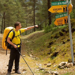 Bat telescopic trekking, maner ergonomic, inaltime reglabila, rosu negru